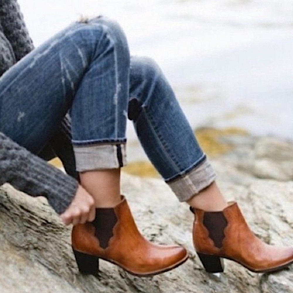 FRYE Boots CHELSEA JACKIE GORE STITCHING HORSE Cognac Brown Leather Heels Size 8